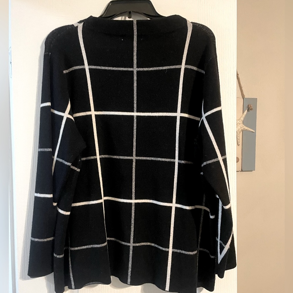 89th + Madison 2X Black Sweater w/White Plaid Lines.